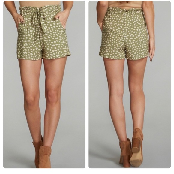 🌻New Sage Green Animal Print High Waist Paper Bag Shorts🌻 - Picture 1 of 3